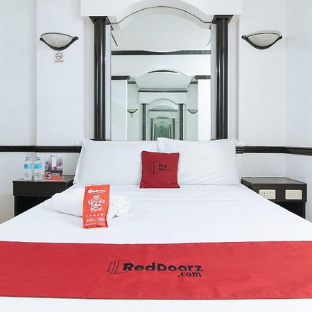 Reddoorz At Plus Villa Gloria Тагіг Екстер'єр фото